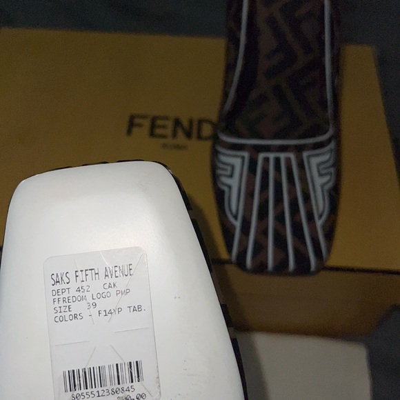 Brand New never worn FENDI square toe pumps (39) - Picture 3 of 4